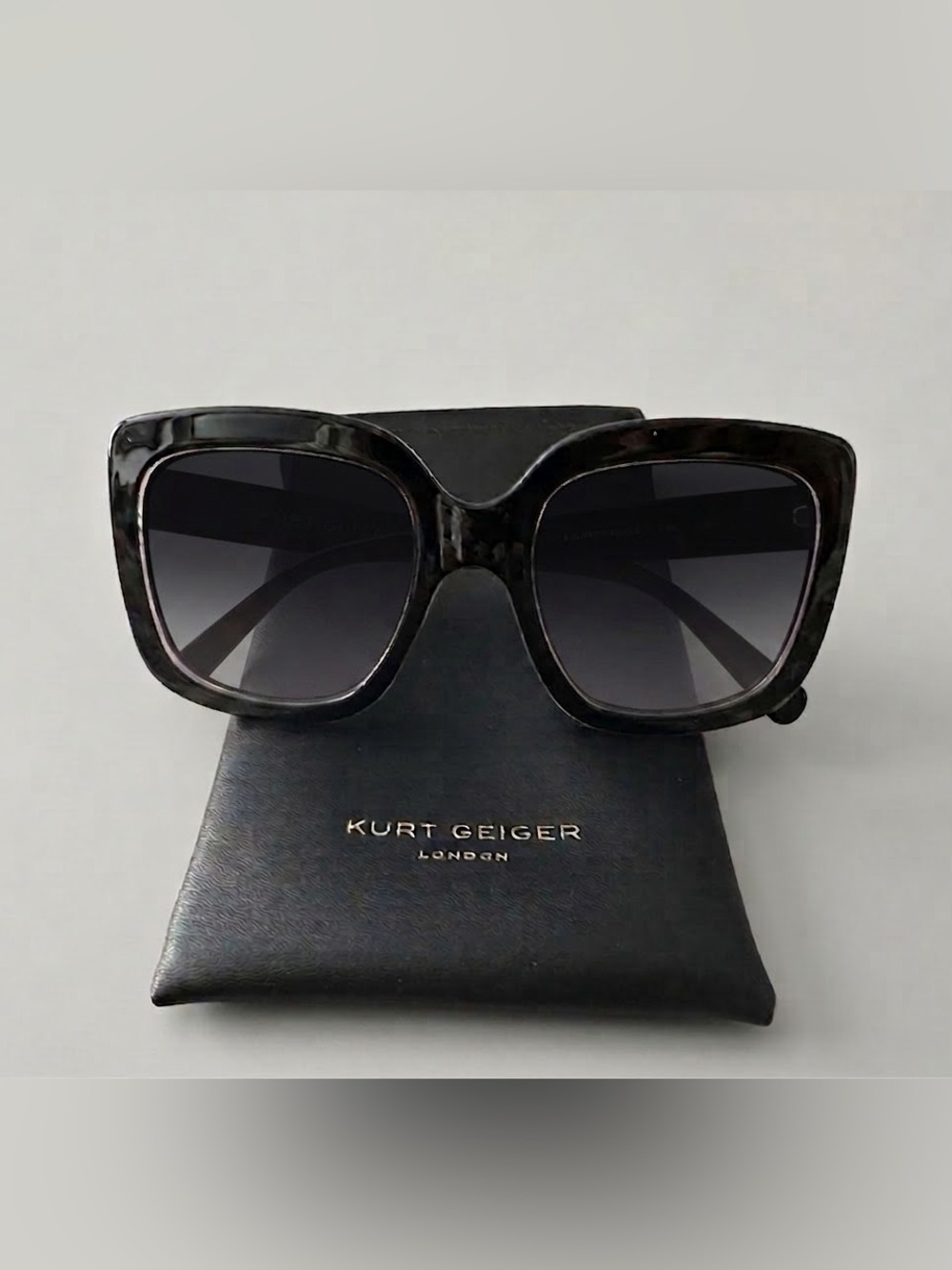 NWOT Kurt Geiger London Square Sunglasses Black Quilted Temples & Case KGL9031/S